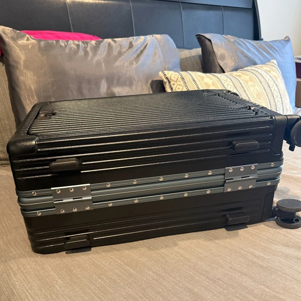 NOBL Carry-On: All-In-One - GREAT CONDITION - Picture 11 of 16